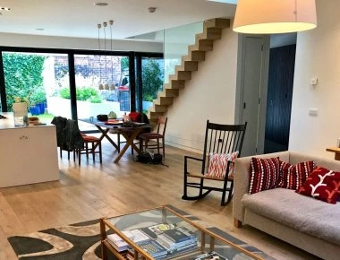 Ηλεκτρονικό «δίχτυ» για τα ακίνητα του Airbnb αλλά και πρόστιμα έως 5.000 ευρώ